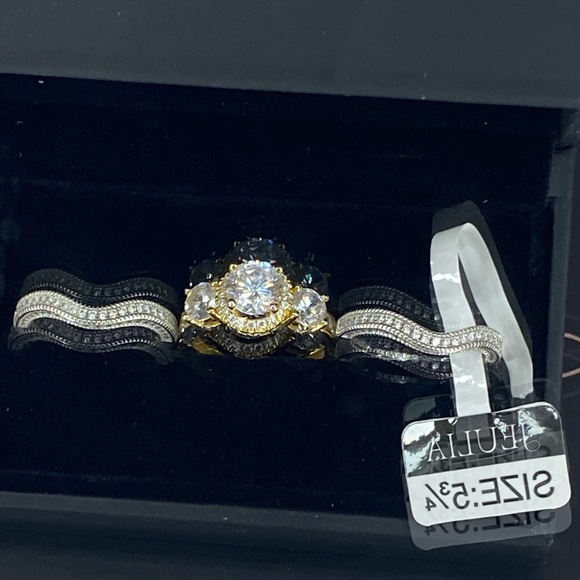 A GORGEOUS BRIDAL SET  BEST IN SIMULATED DIAMONDS ENGAGEMENT RING & 2 Wed Bands - Picture 10 of 11